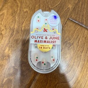 NWT Olive & June Holiday Instant Mani Press-Ons - last 14 days